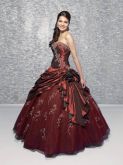 Vestido debutante cor vinho com renda