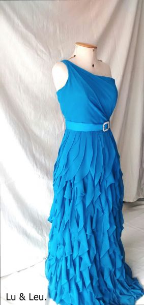 vestido azul ondas